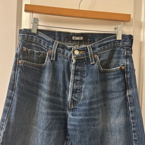 Reformation Redone Levi’s Medium Dark Wash Straight Leg Jeans in Size 28 - Picture 2 of 7